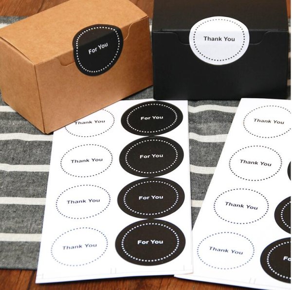 Круглая наклейка на коробку