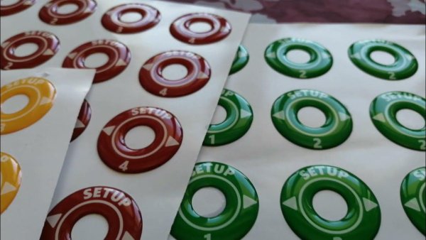 Объемные наклейки со смолой