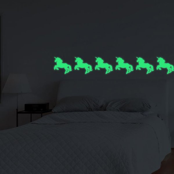 Наклейки на стену светящиеся в темноте