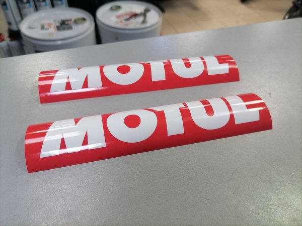 Наклейка мотюль на мотоцикле