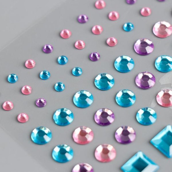 Стразы на клейкой ленте