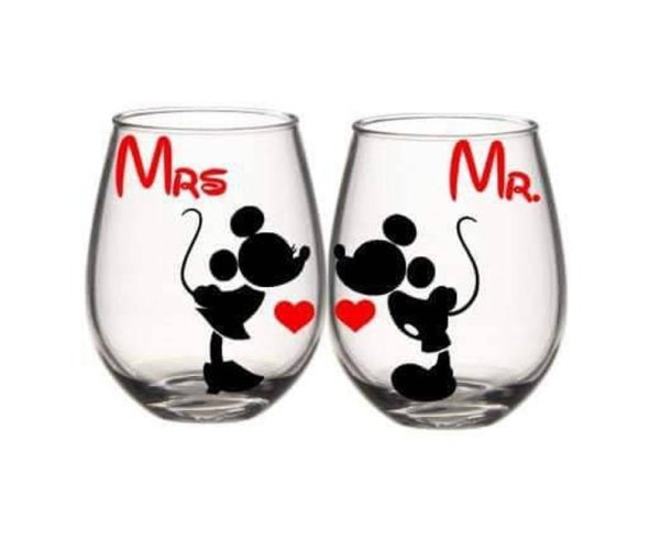 Love is на прозрачном фоне