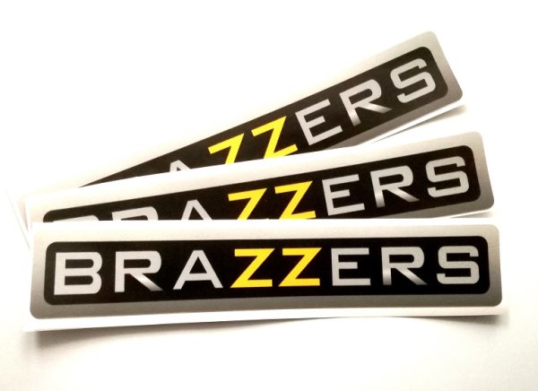 Наклейка браззерс на лобовом