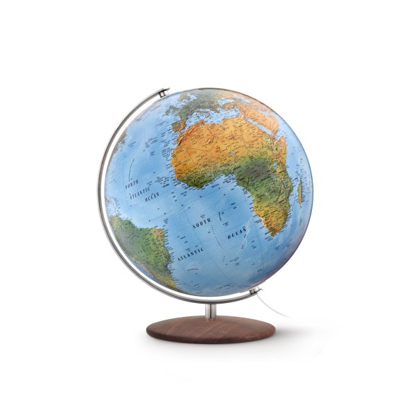 Глобус на белом фоне