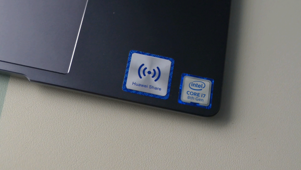 Наклейка Huawei share на ноутбуке