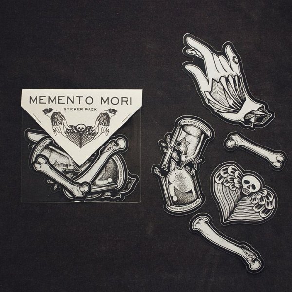 МЕМЕНТО Мори надпись