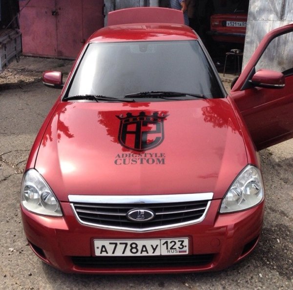 Наклейка на капот Приоры