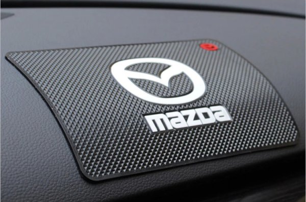 Коврик на Торпедо Мазда 3