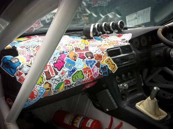 Торпеда ВАЗ 2107 стикербомбинг