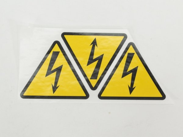 Этикетка самоклеящаяся: IEK ypc20-ZAZEM-1-096, 30х30 мм, символ "заземление"