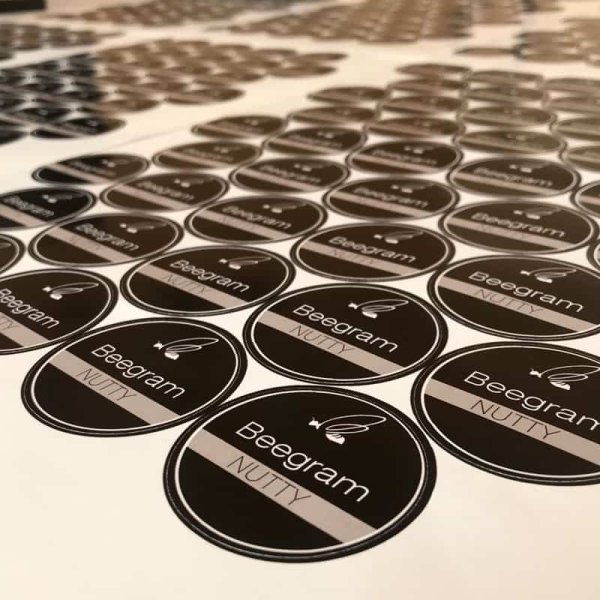 Круглые наклейки с логотипом