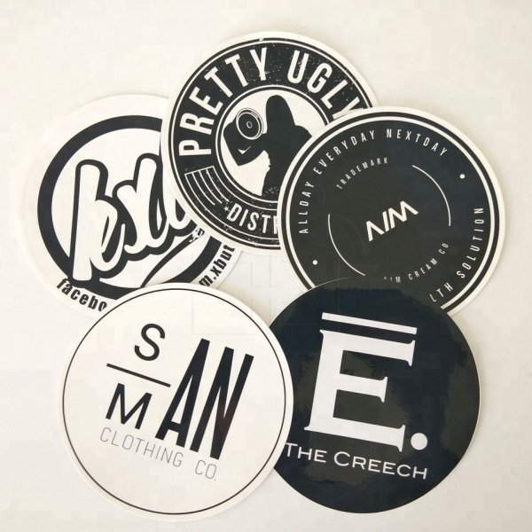 Круглые наклейки с логотипом