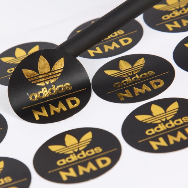 Наклейки на продукцию с логотипом