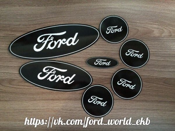 Черный значок Форд фокус 3