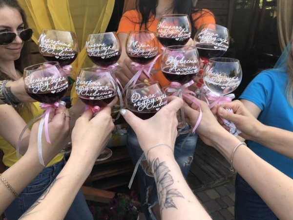 Наклейка из пленки на бокале