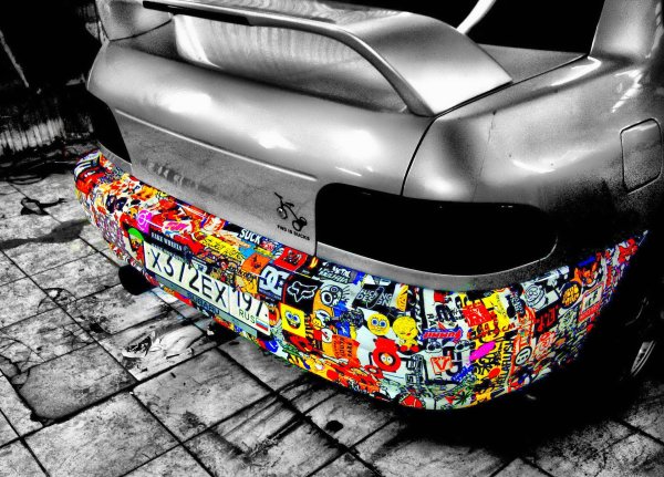 Стикербомбинг чб на авто