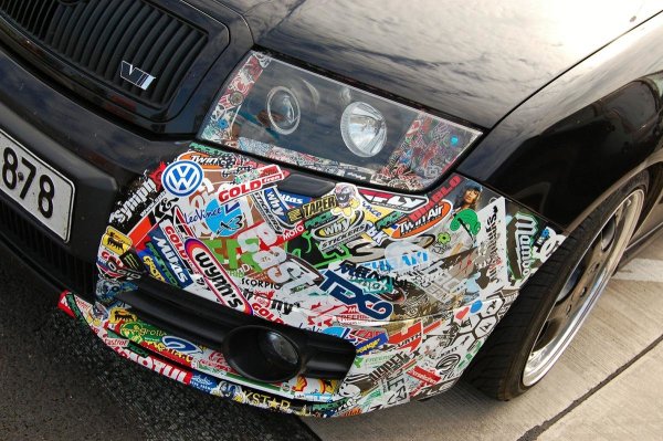 Стикербомбинг на авто