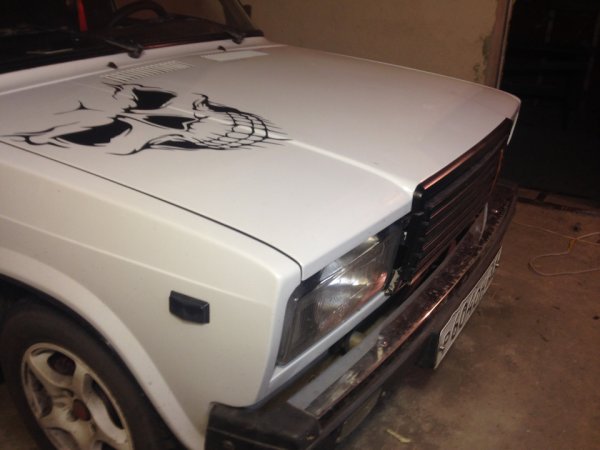 ВАЗ 2107 белая винилы