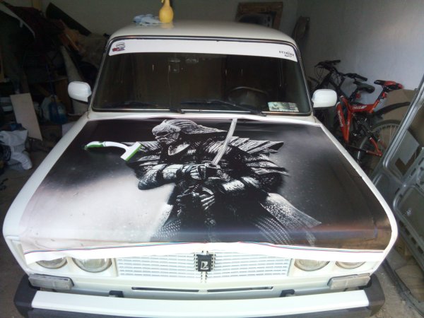 ВАЗ 2106 Версаче на капоте