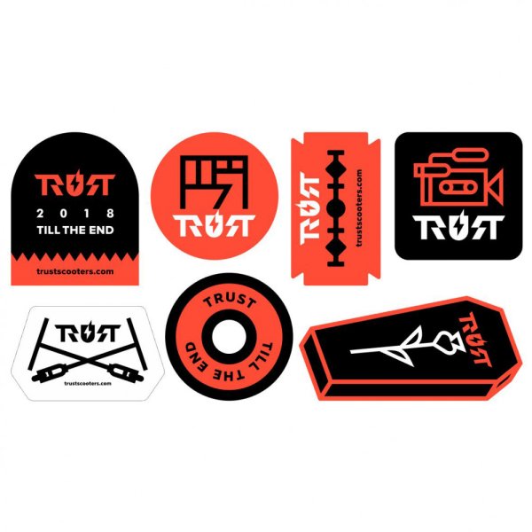 Наклейки брендов одежды