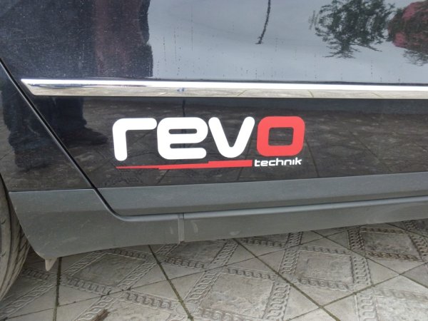 Наклейка Revo на поло