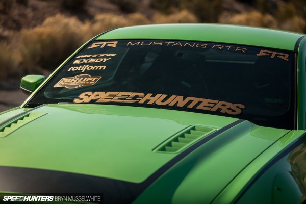 Speedhunters наклейка на лобовое