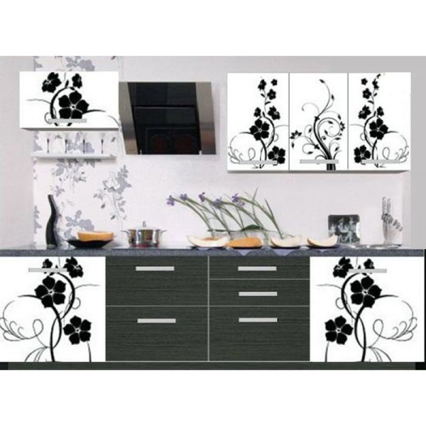 Кухонный гарнитур с рисунком на фасаде