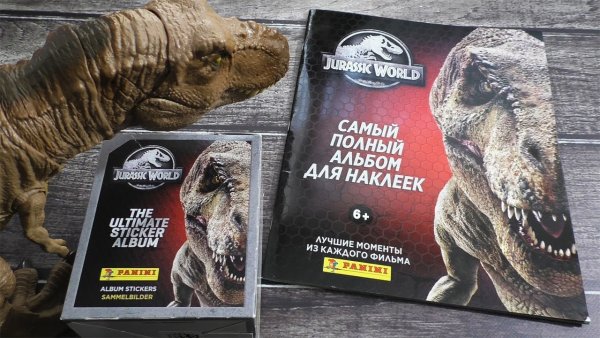Наклейки Панини мир Юрского периода 2