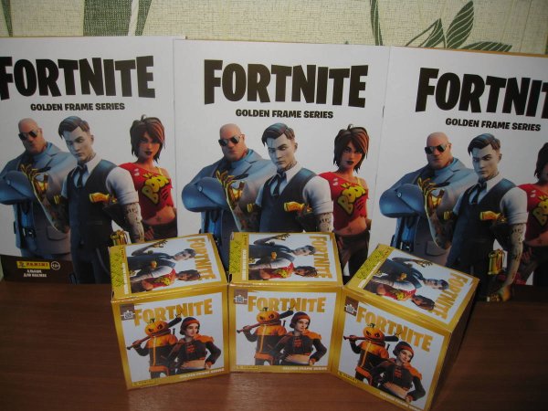 Panini наклейки Fortnite Golden