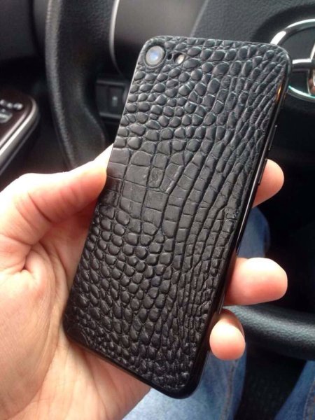 Наклейки для смартфона из кожи