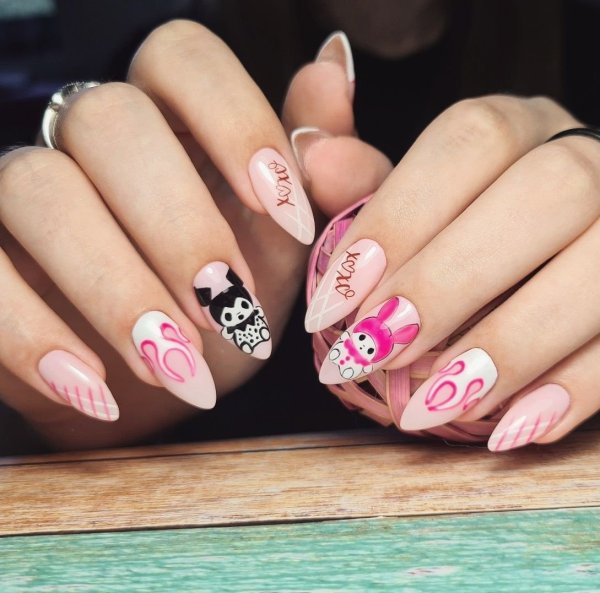 Розовые ногти с наклейками