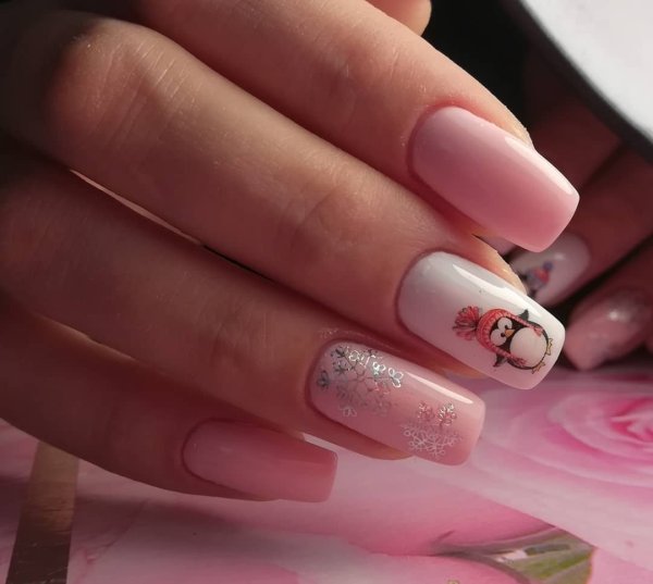 Нежно розовый маникюр с наклейками