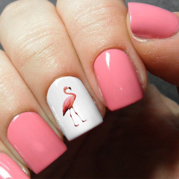 Маникюр розовый Фламинго