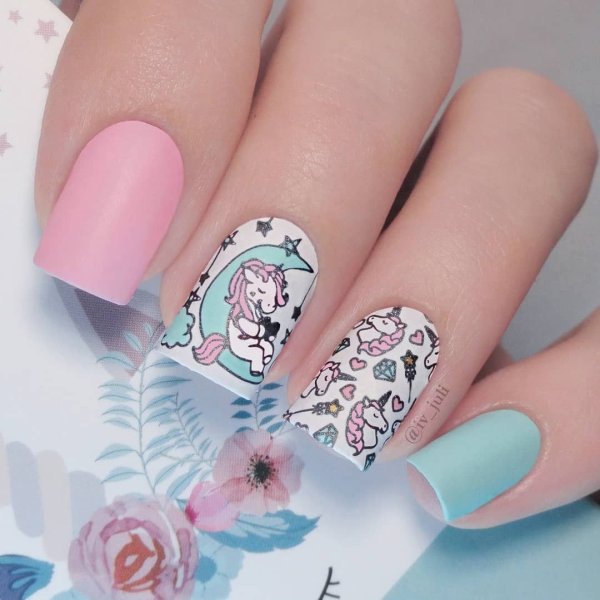 Нежный маникюр с единорогом