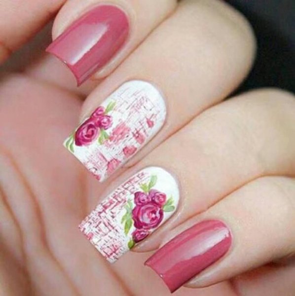 Розовые ногти с розами