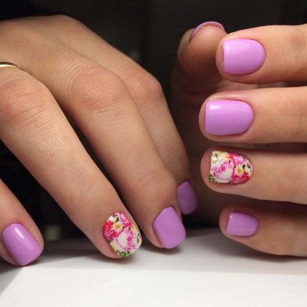 Розовый маникюр со слайдерами