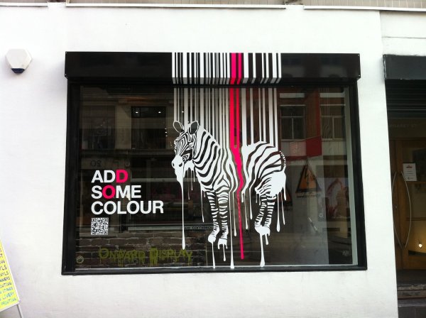 Наклейки на витрину магазина