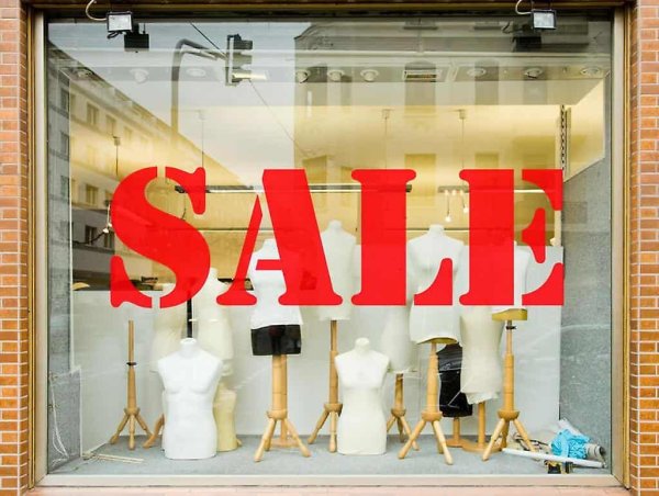 Наклейки на витрину магазина