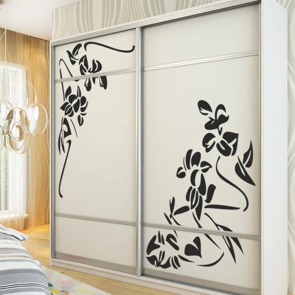 Виниловая наклейка на шкаф купе