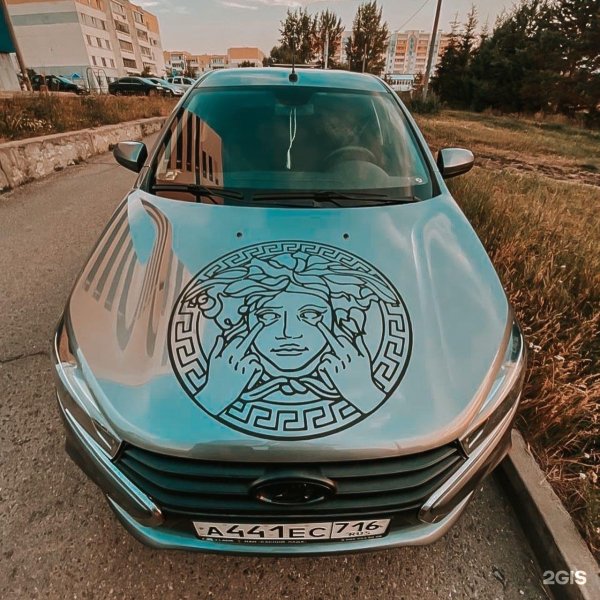 Наклейка Версаче на капот Ока