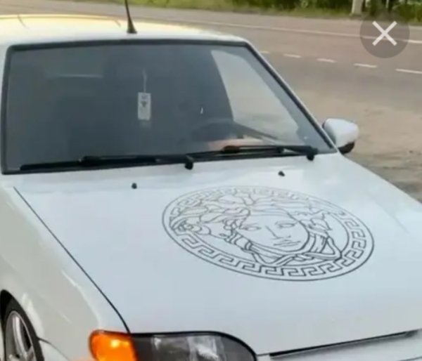 Наклейка Версаче на 2107