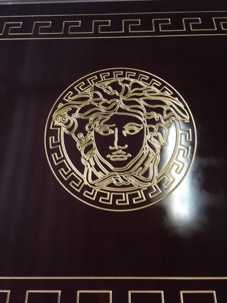 Наклейки Соломон версачи