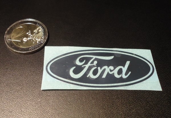 Наклейка Версаче на капот