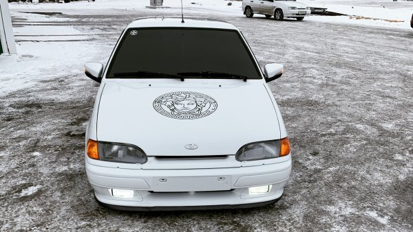 ВАЗ 2110 Версаче на капоте