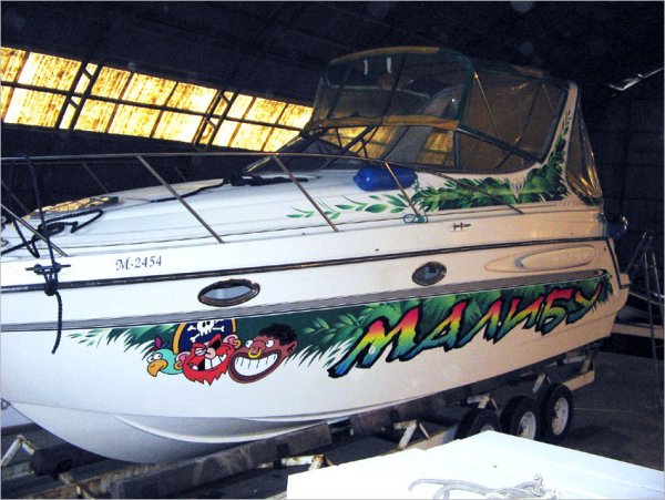 Наклейки на борт катера