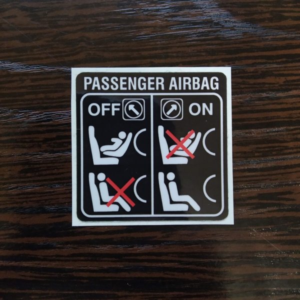 Наклейка airbag на лобовое стекло