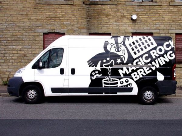 Рекламная наклейка на машину