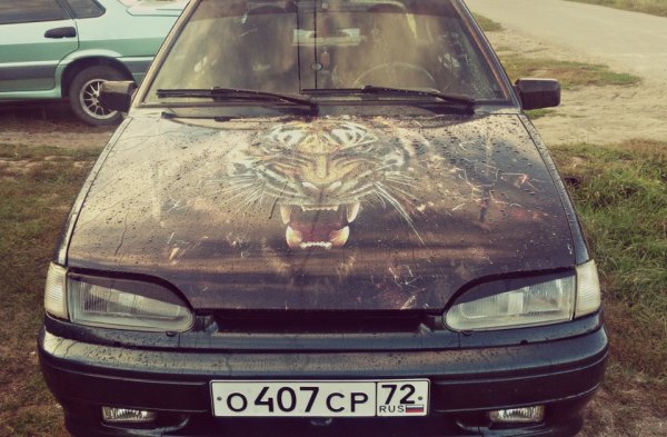 ВАЗ 2114 С наклейкой 2114 на капоте