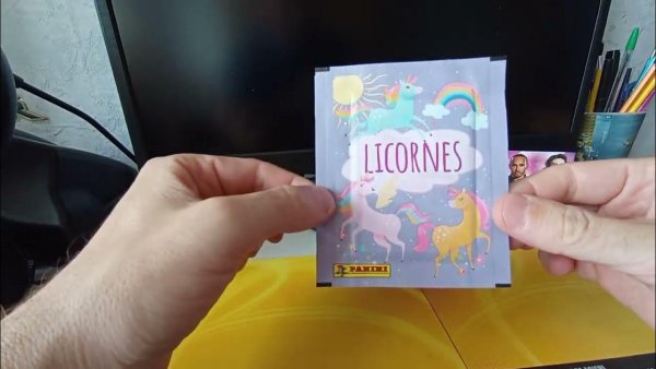 Бокс с наклейками Panini lol Surprise, 50 пакетиков по 5 шт