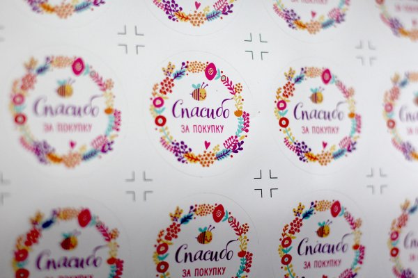 Круглая этикетка с цветами